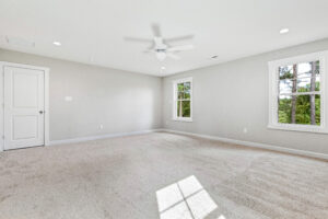 A room with a fan and windows